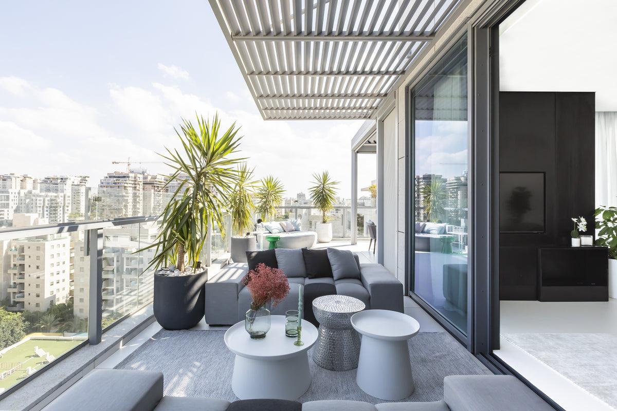 Zenith Dekton Optimma 4mm in an outdoor setting