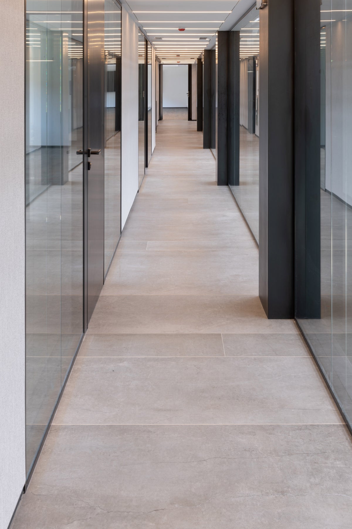 Soke Dekton 8mm in a commercial interior setting