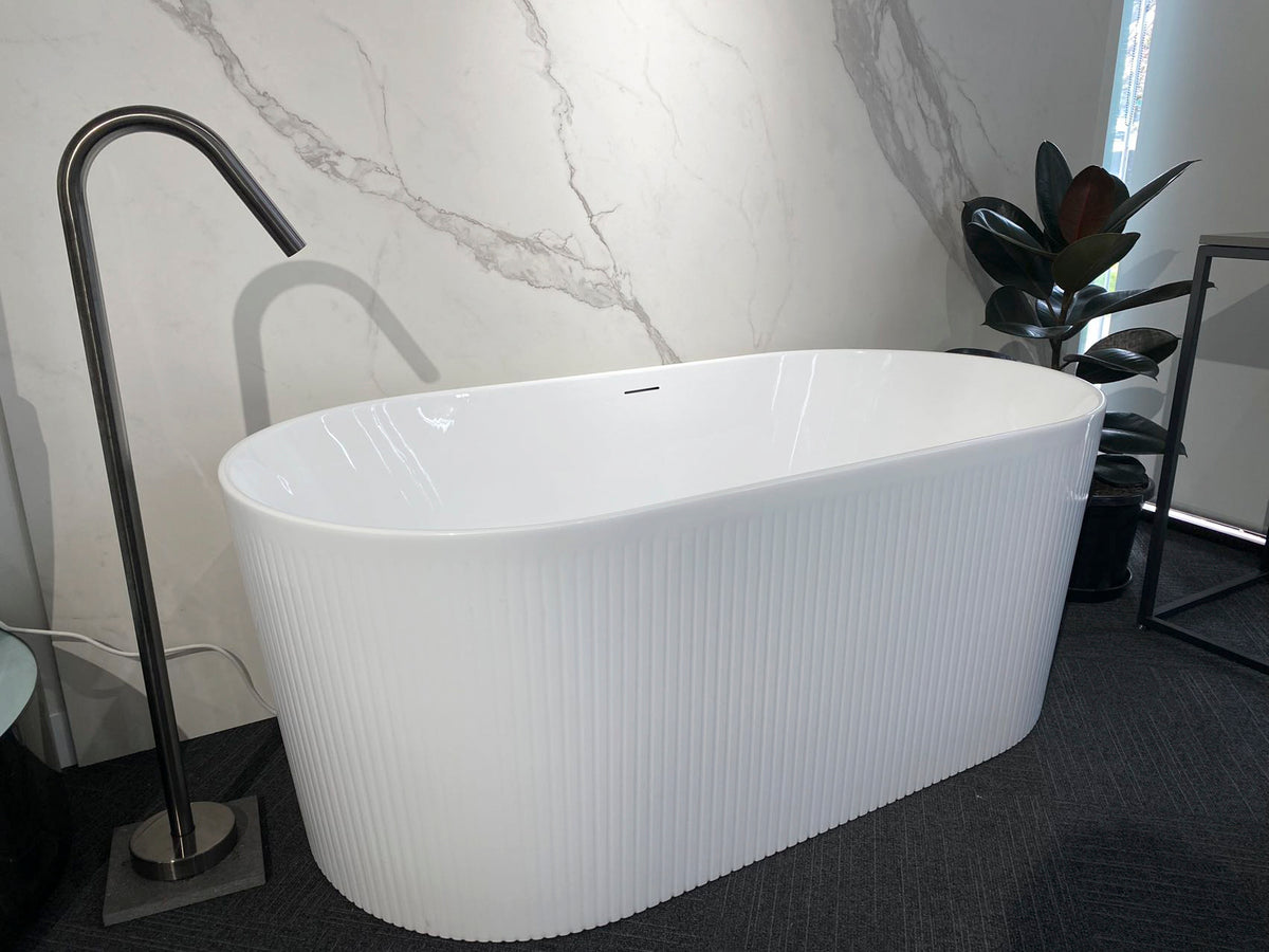 Attica Noosa Fluted 1500 Gloss White Bath with Overflow - view 2