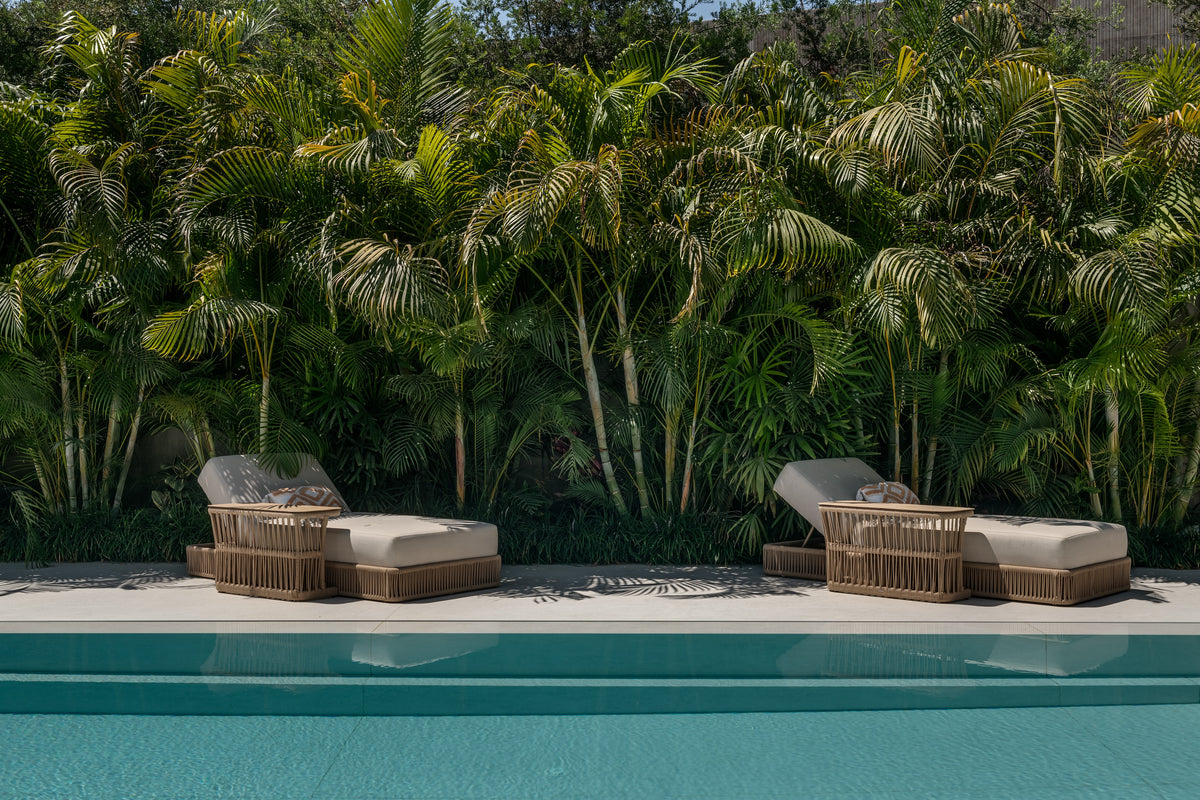 Lunar Dekton 8mm in an outdoor setting