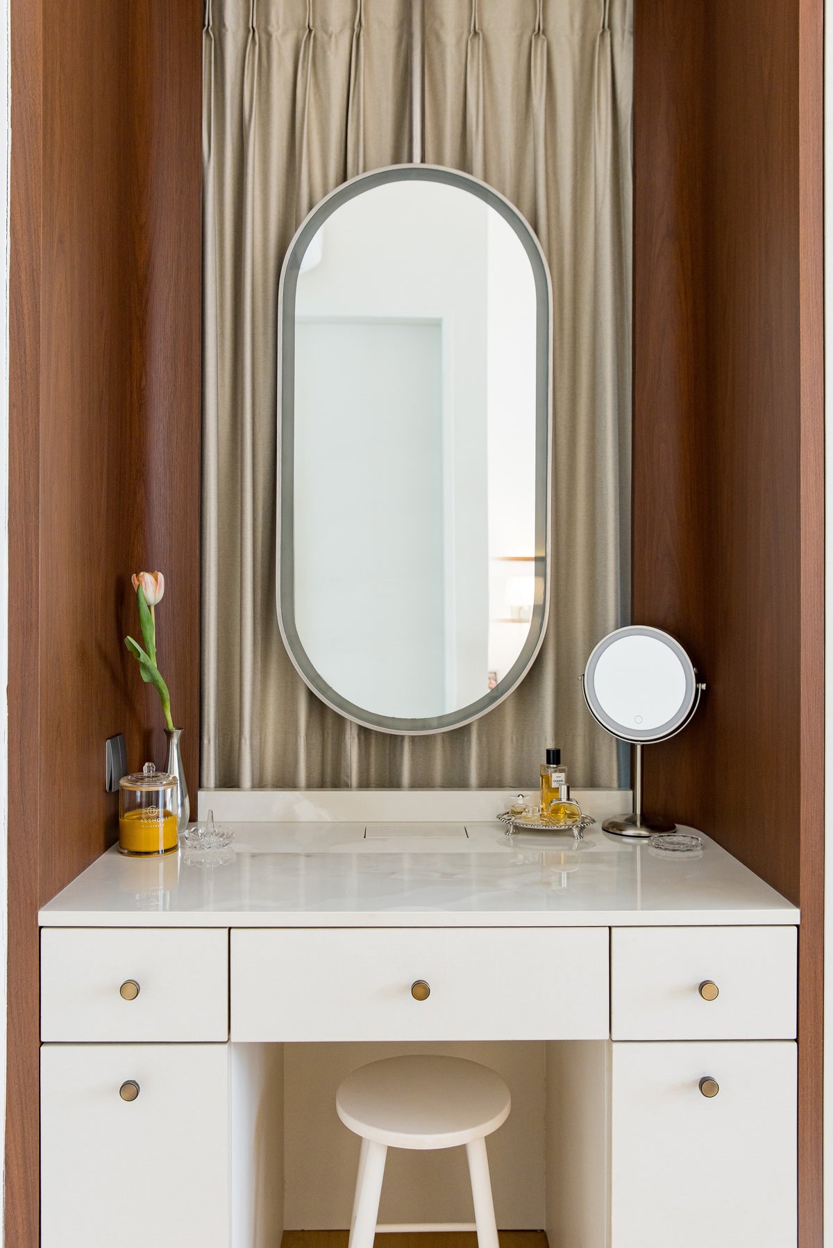 Helena Dekton 8mm in an interior setting