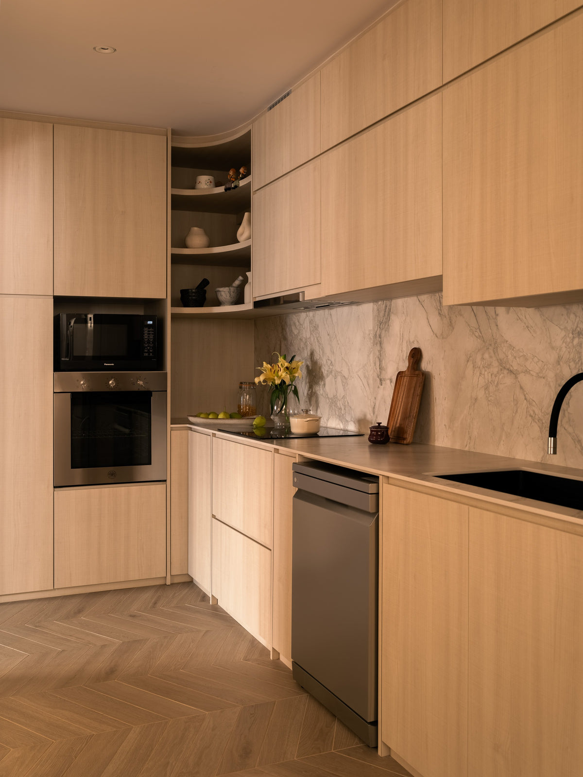 Portum Dekton 8mm in a kitchen setting