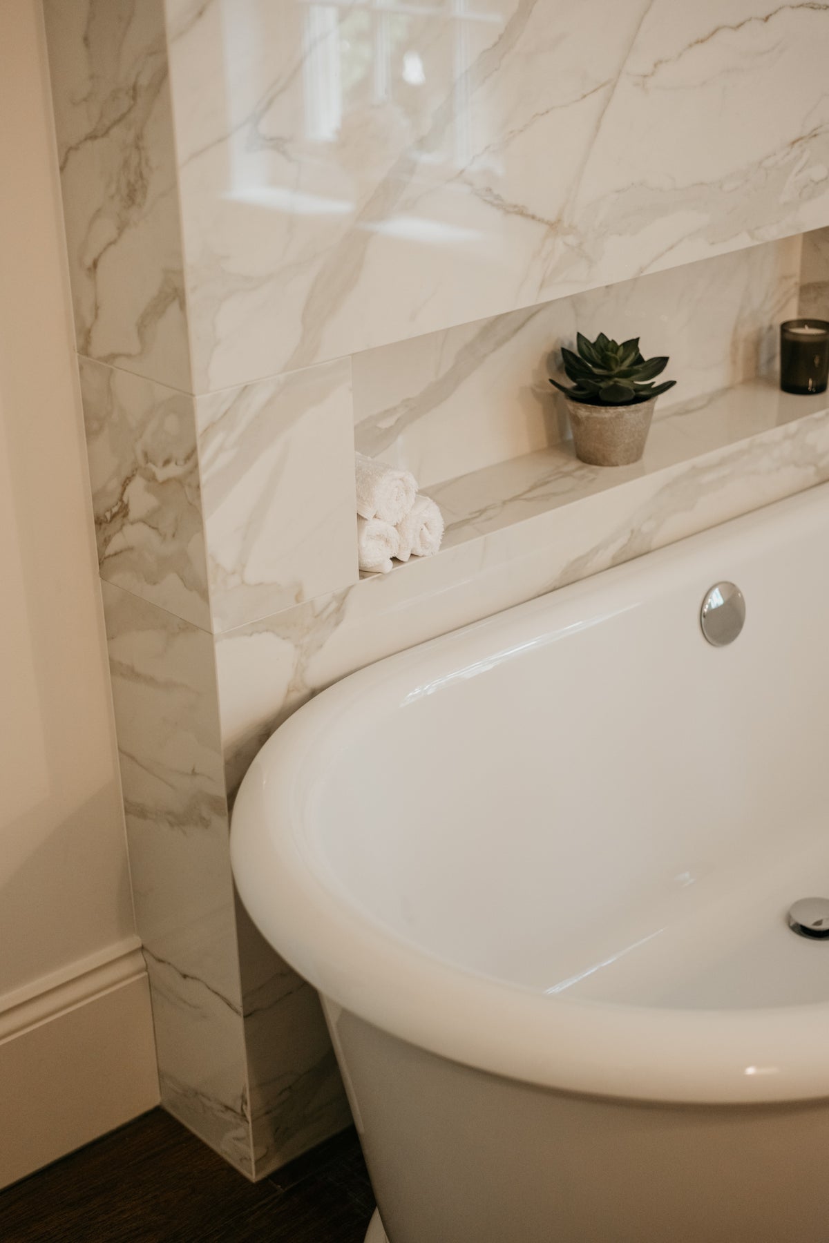 Lucid Dekton Optimma 4mm in a bathroom setting