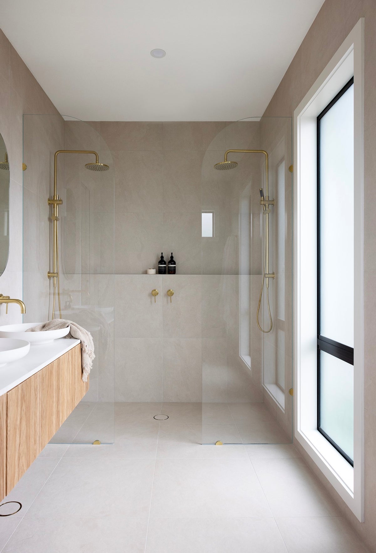 Bloom Shower Set lifestyle