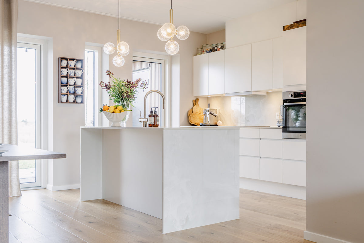 Helena Dekton 8mm in a kitchen setting