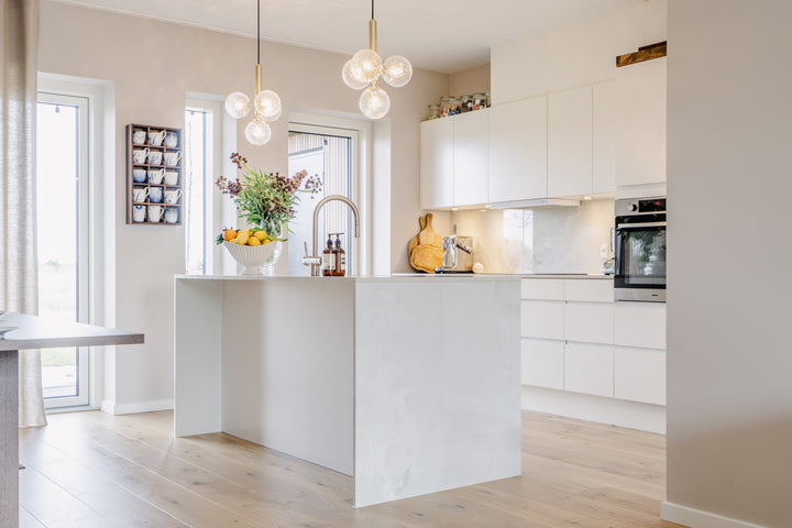 Helena Dekton 8mm in a kitchen setting