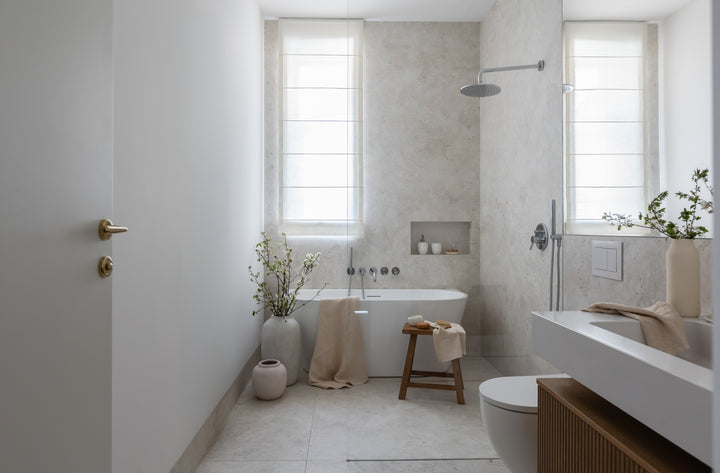 Nebbia Dekton 8mm in a bathroom setting