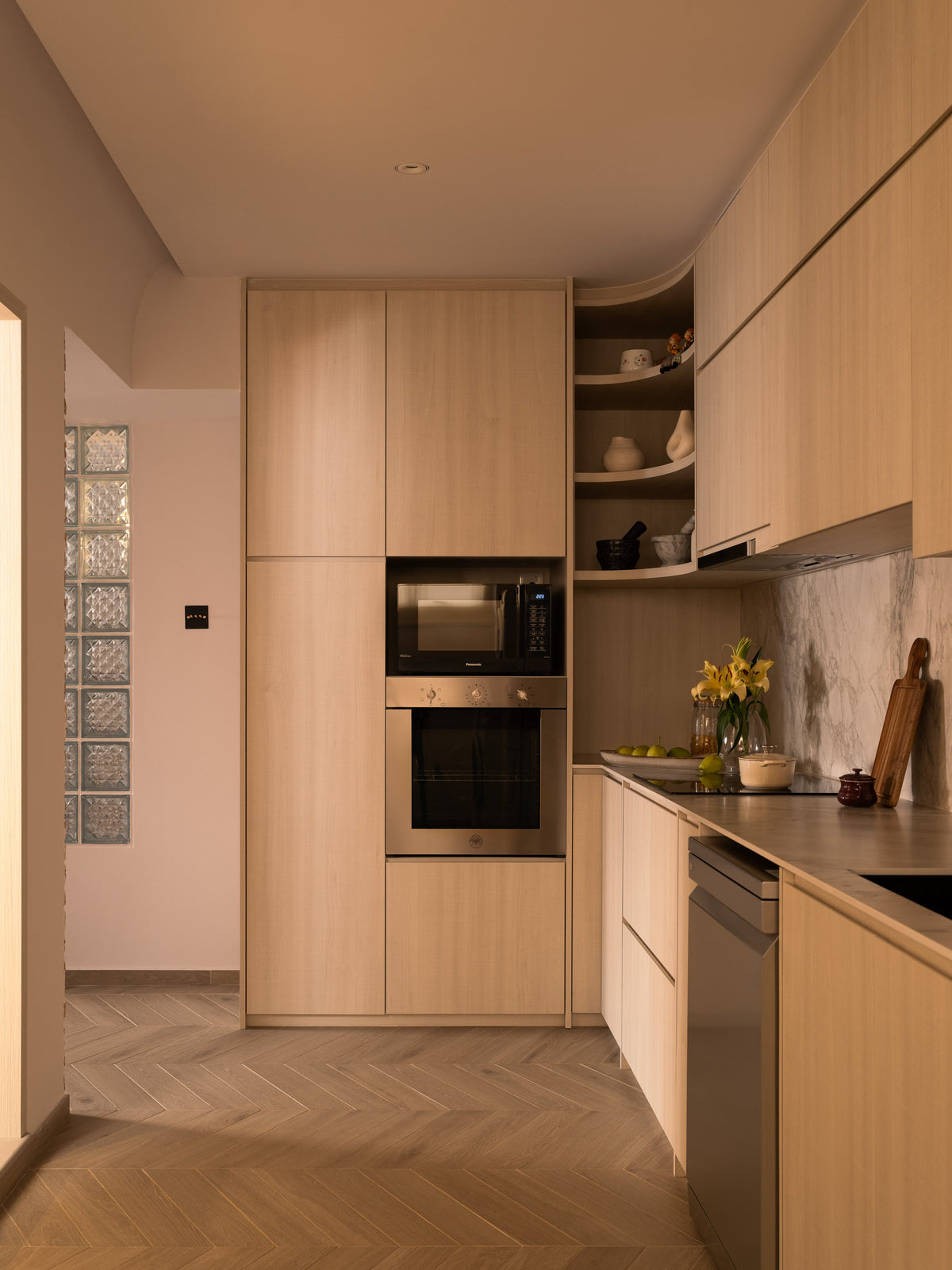 Portum Dekton 8mm in a kitchen setting