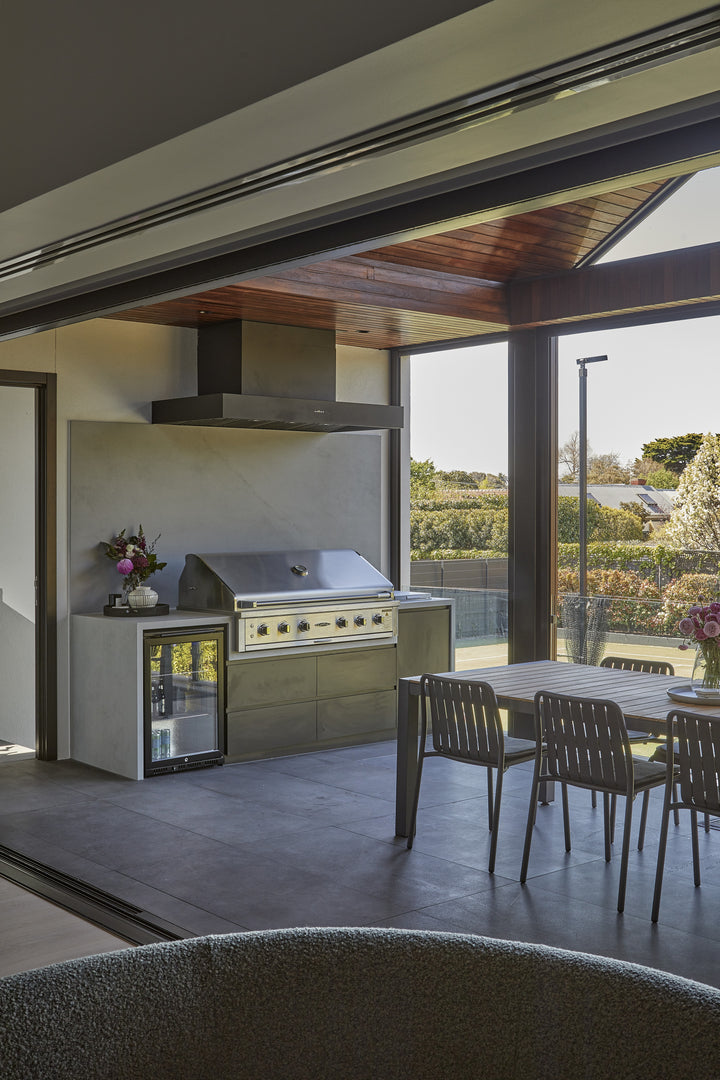 Argentium Dekton Optimma 4mm in an outdoor setting