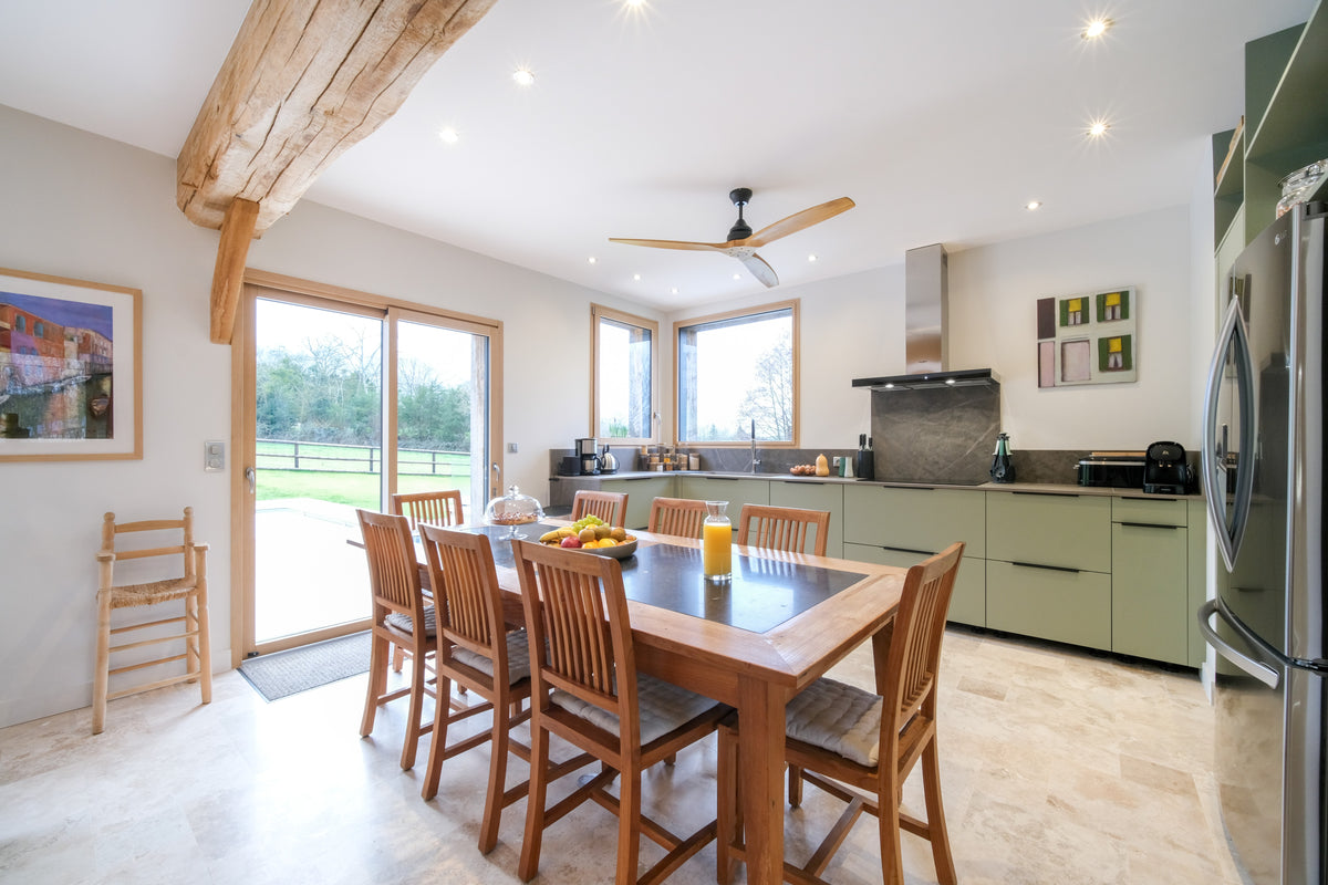 Kira Dekton 8mm in a dining area setting