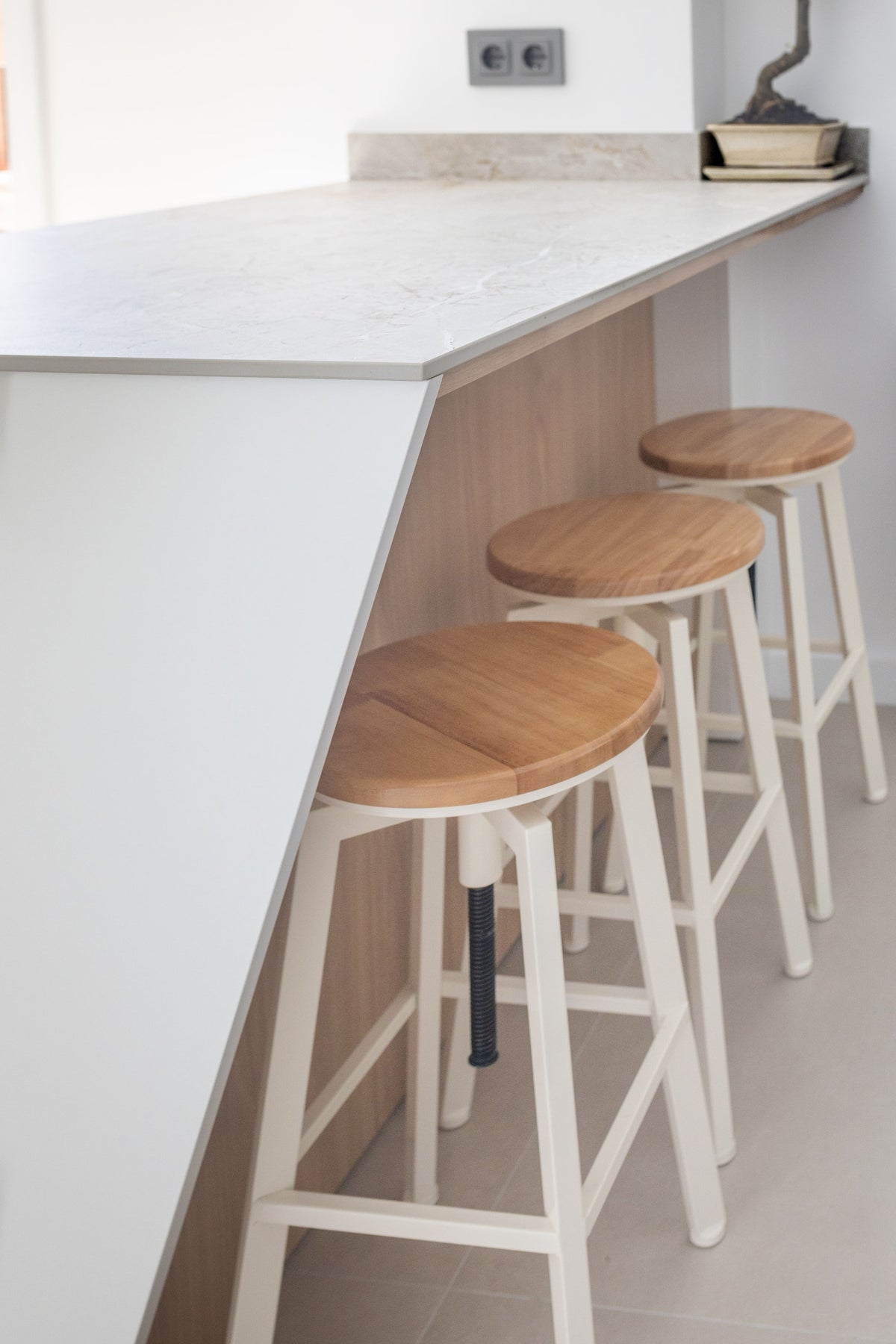 Evok Dekton 8mm in a kitchen setting