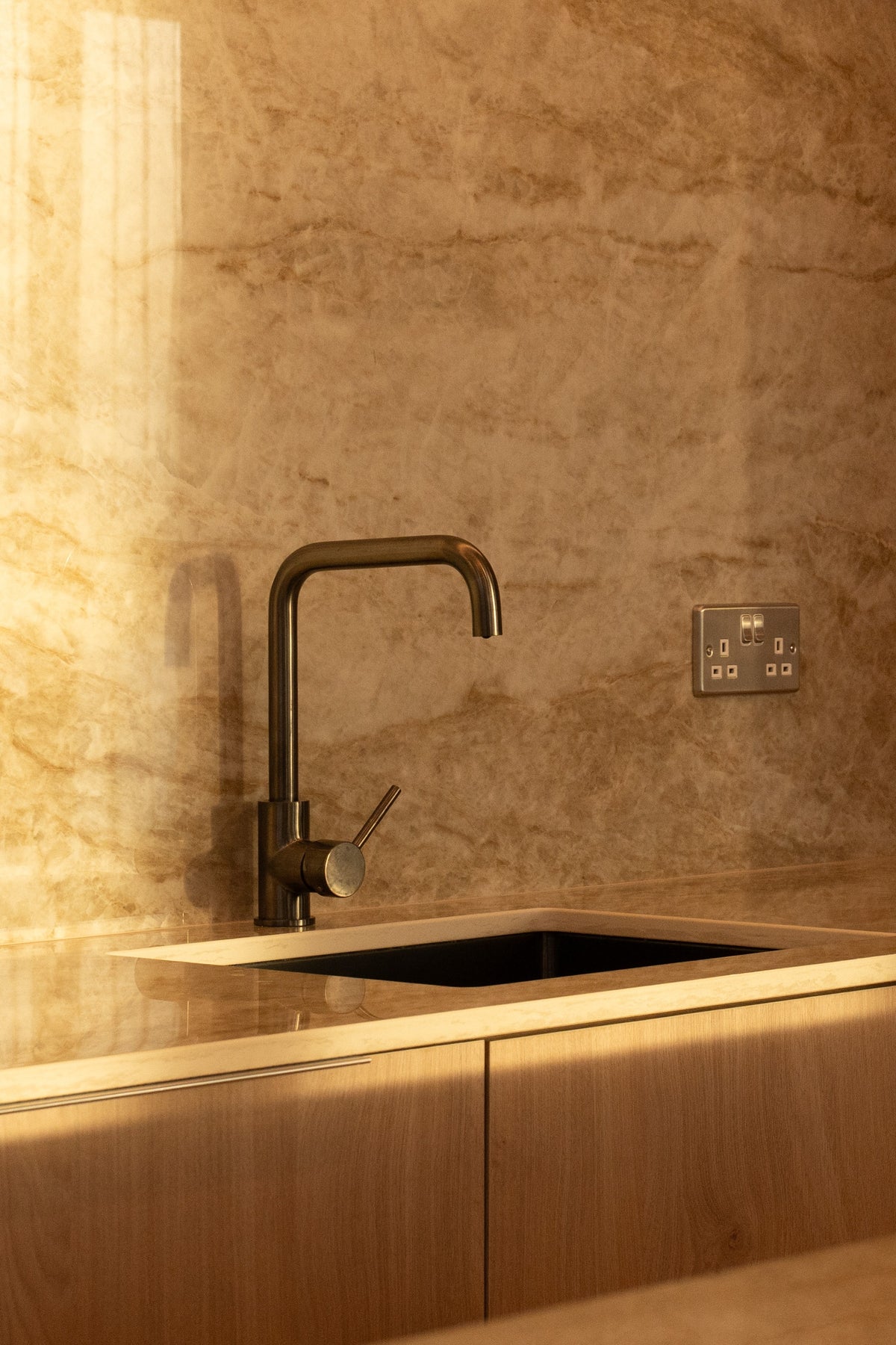 Taga Dekton 8mm in a kitchen setting