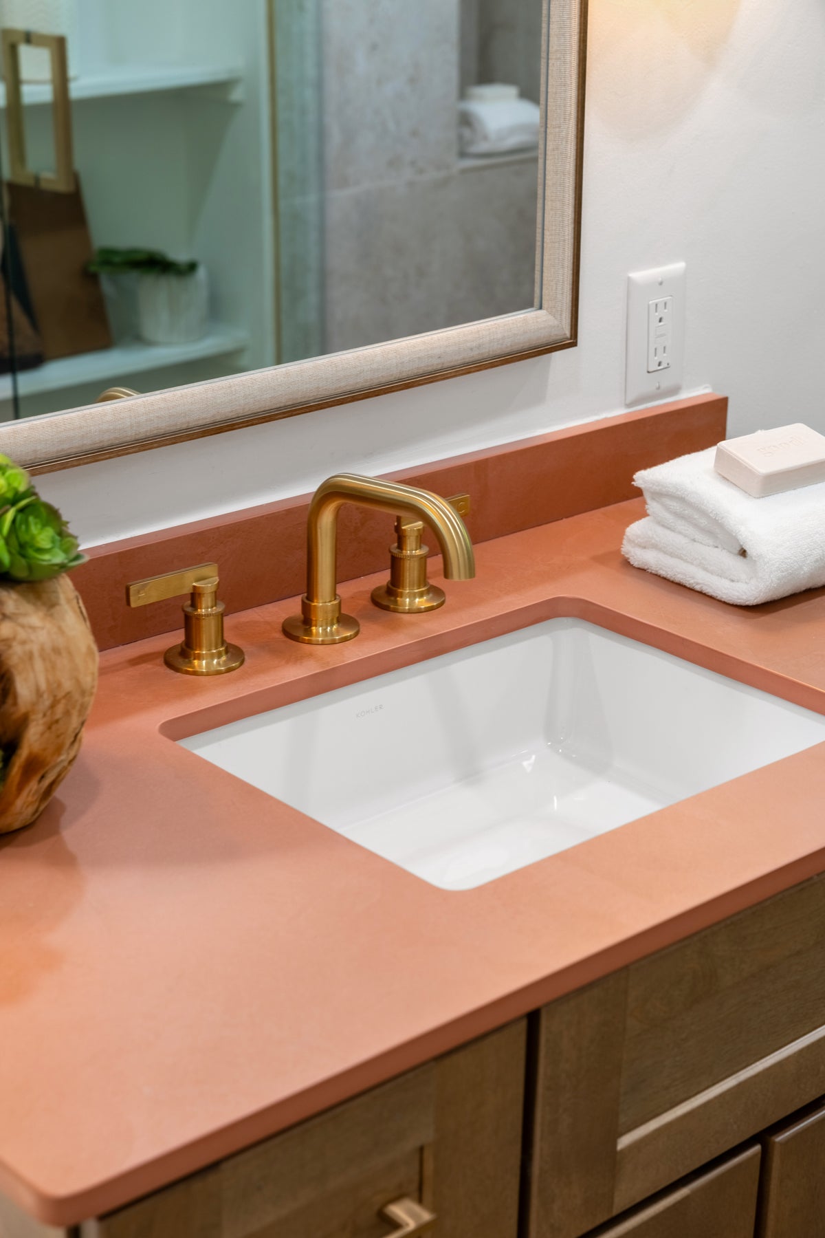 Umber Dekton 8mm in a bathroom setting