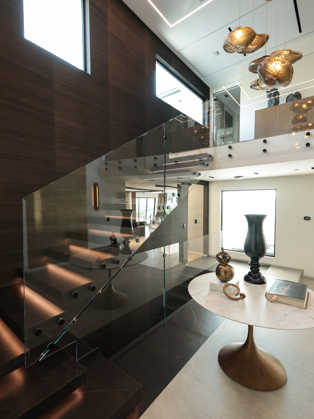 Kelya Dekton 8mm in a hallway or staircase setting