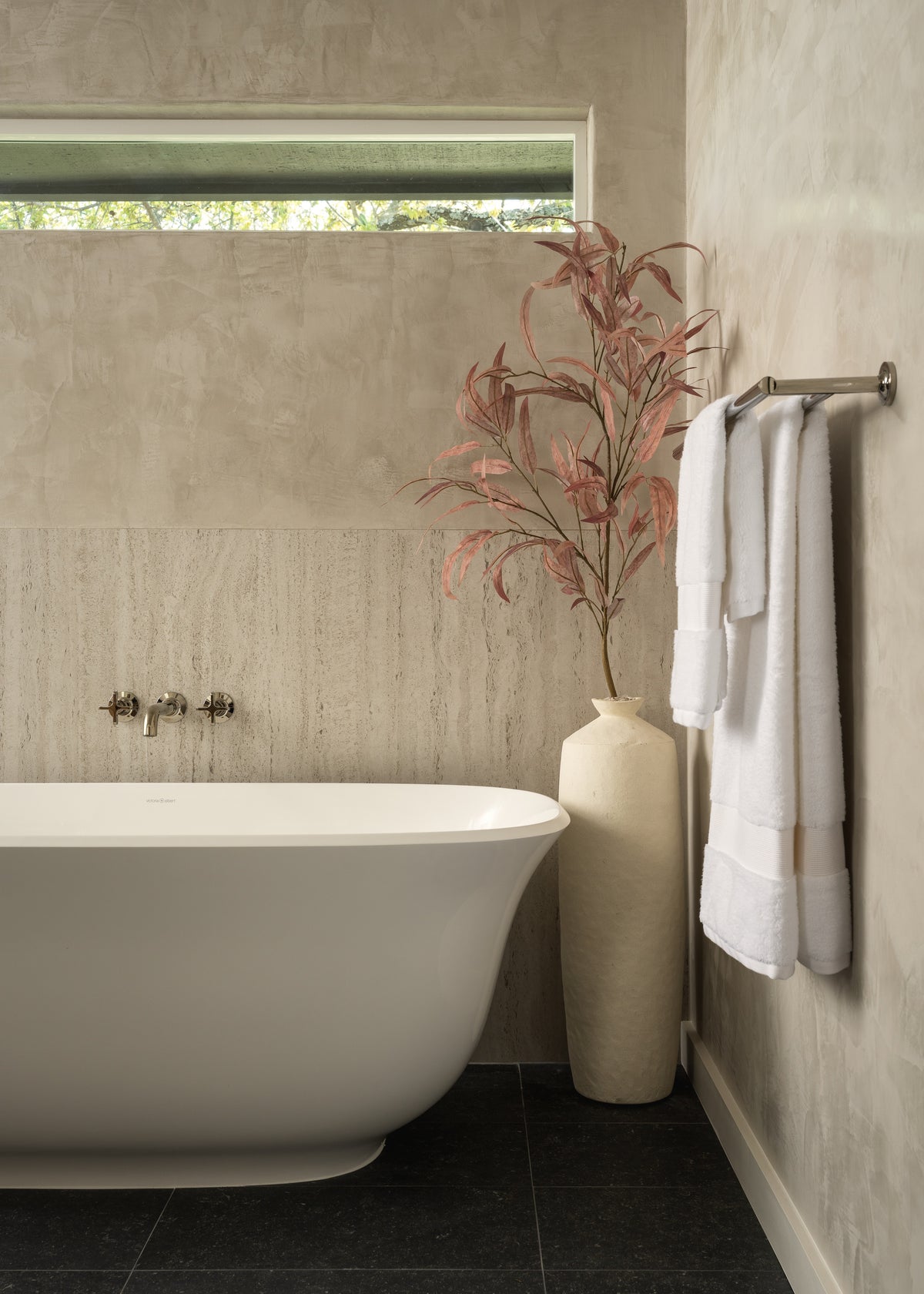 Marmorio Dekton 8mm in a bathroom setting