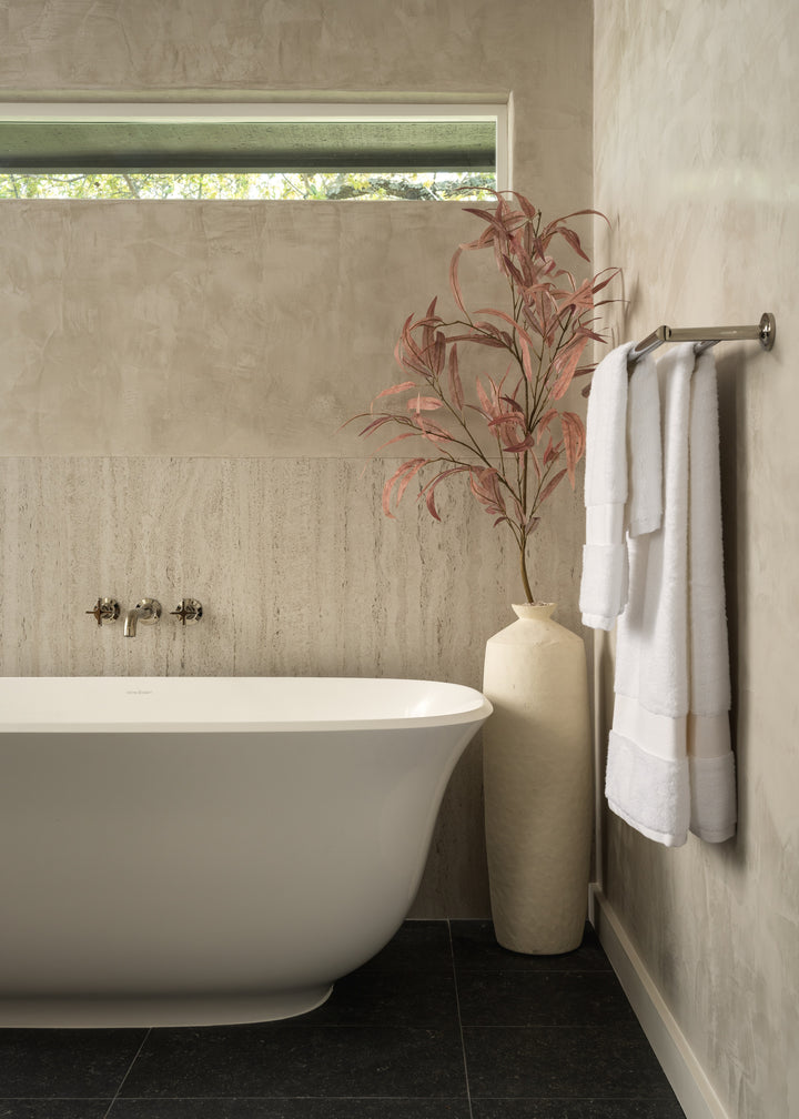 Marmorio Dekton 8mm in a bathroom setting