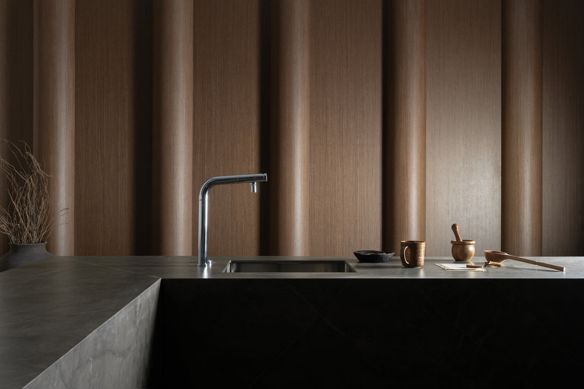 Kira Dekton 8mm in a kitchen setting