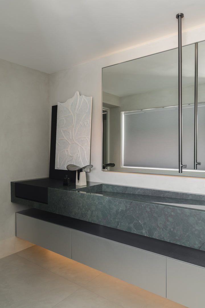 Argentium Dekton Optimma 4mm in a bathroom setting
