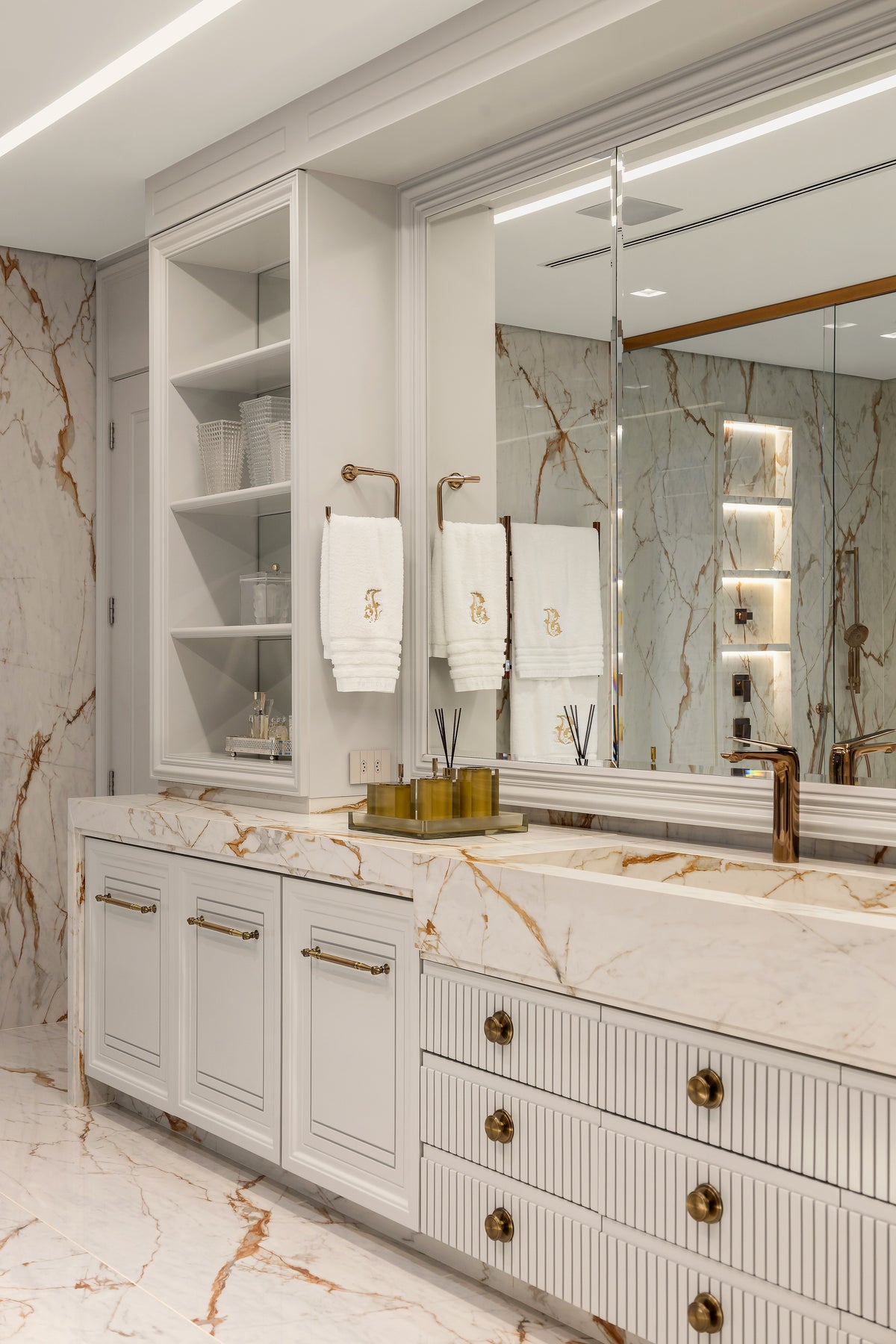 Awake Dekton 8mm in a bathroom setting
