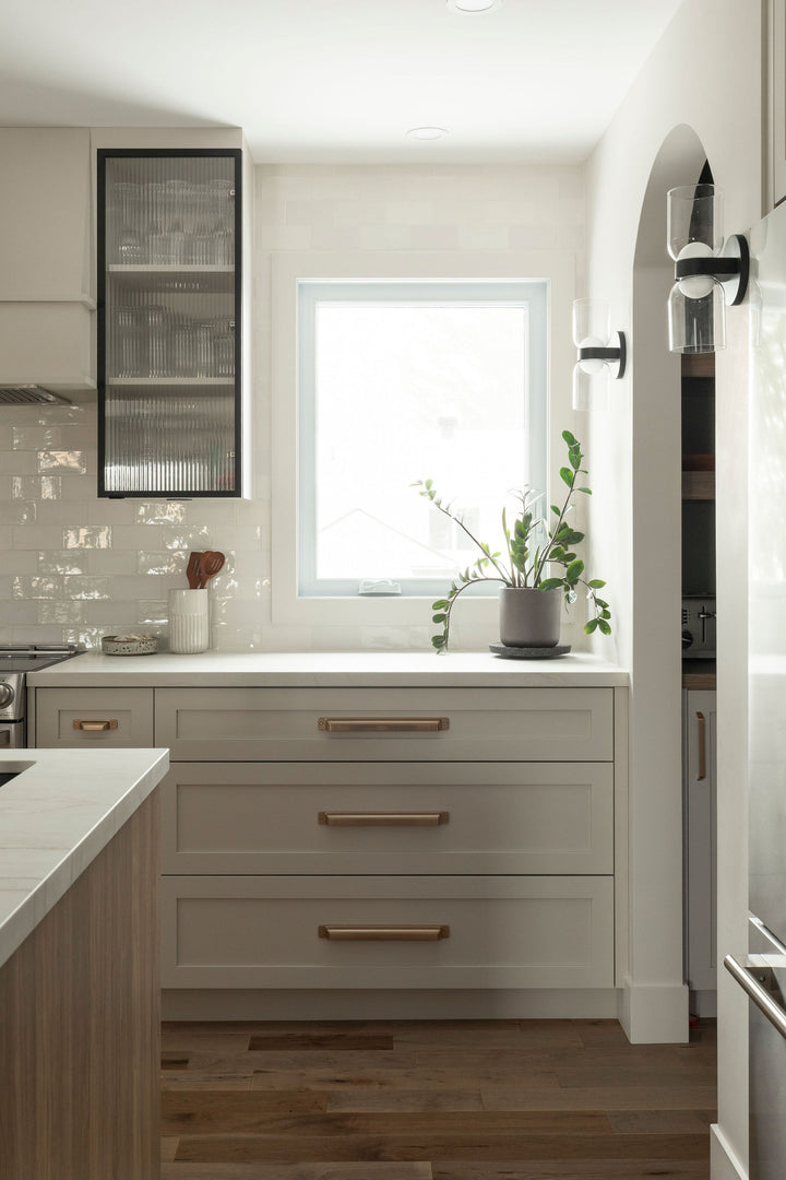 Neural Dekton 8mm in a kitchen setting