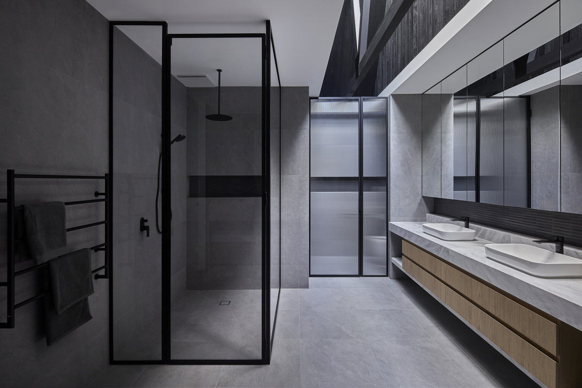 Kovik Dekton 8mm in a bathroom setting
