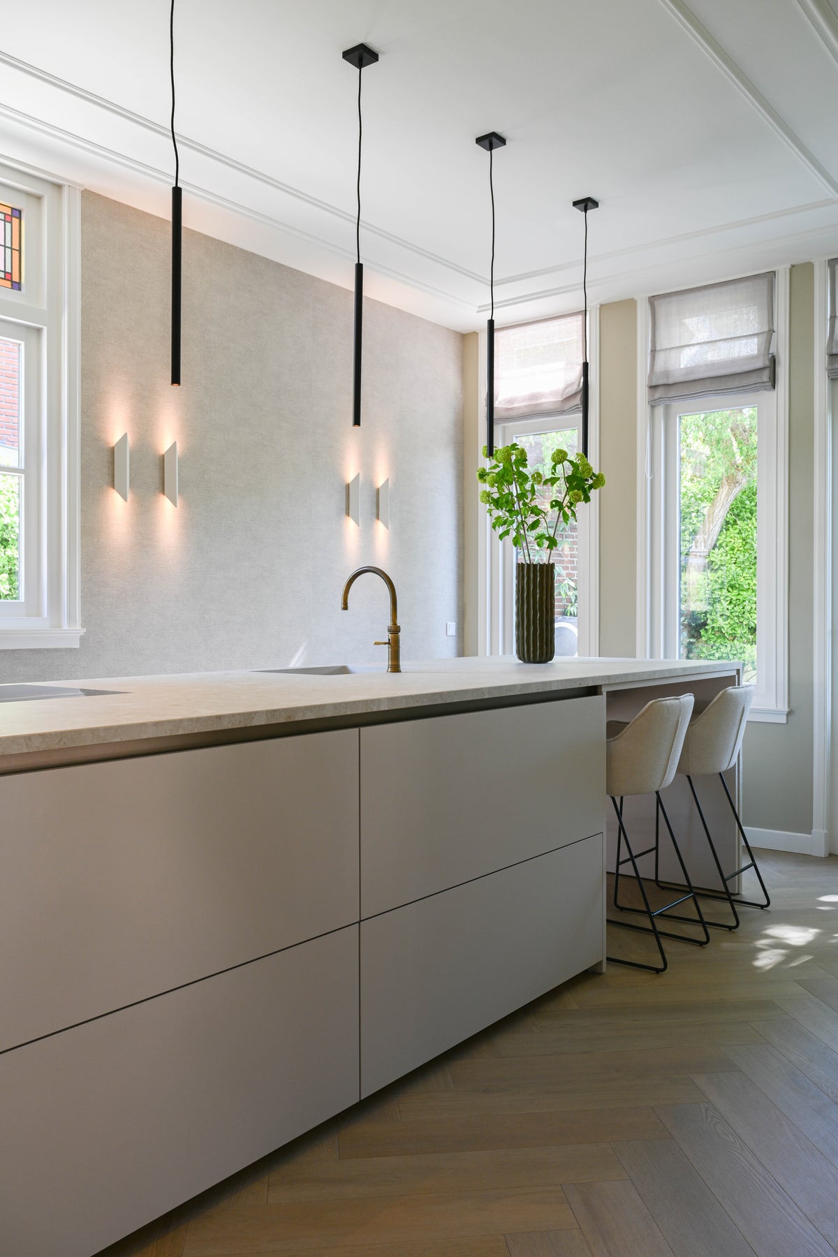 Ava Dekton 8mm in a kitchen setting