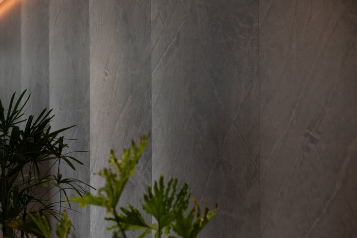 Kira Dekton 8mm in a kitchen setting