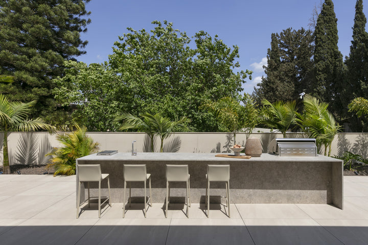 Sabbia Dekton 8mm in an outdoor setting