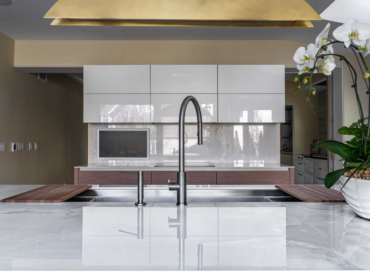 Helena Dekton 8mm in a kitchen setting