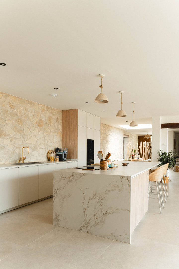 Entzo22 Dekton 8mm in a kitchen setting