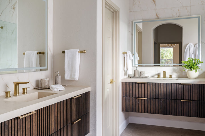 Nacre Dekton 8mm in a bathroom setting
