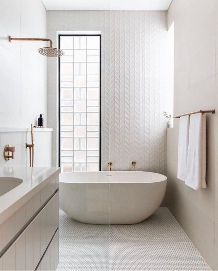 Bella freestanding bath — tub lifestyle