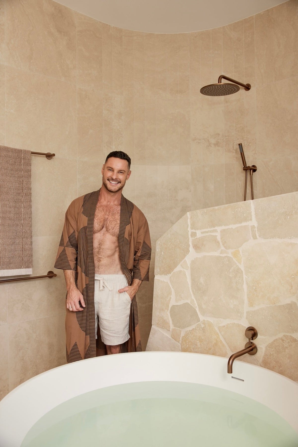 Round Wall Shower Curved Arm 400mm - Lustre Bronze