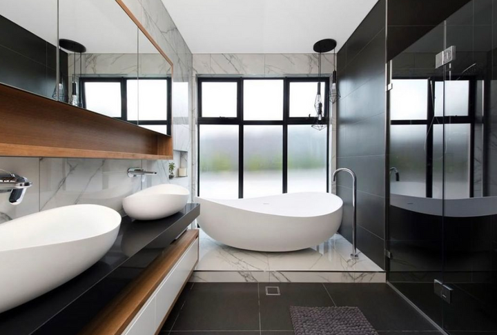 Onda freestanding bath — bathroom lifestyle