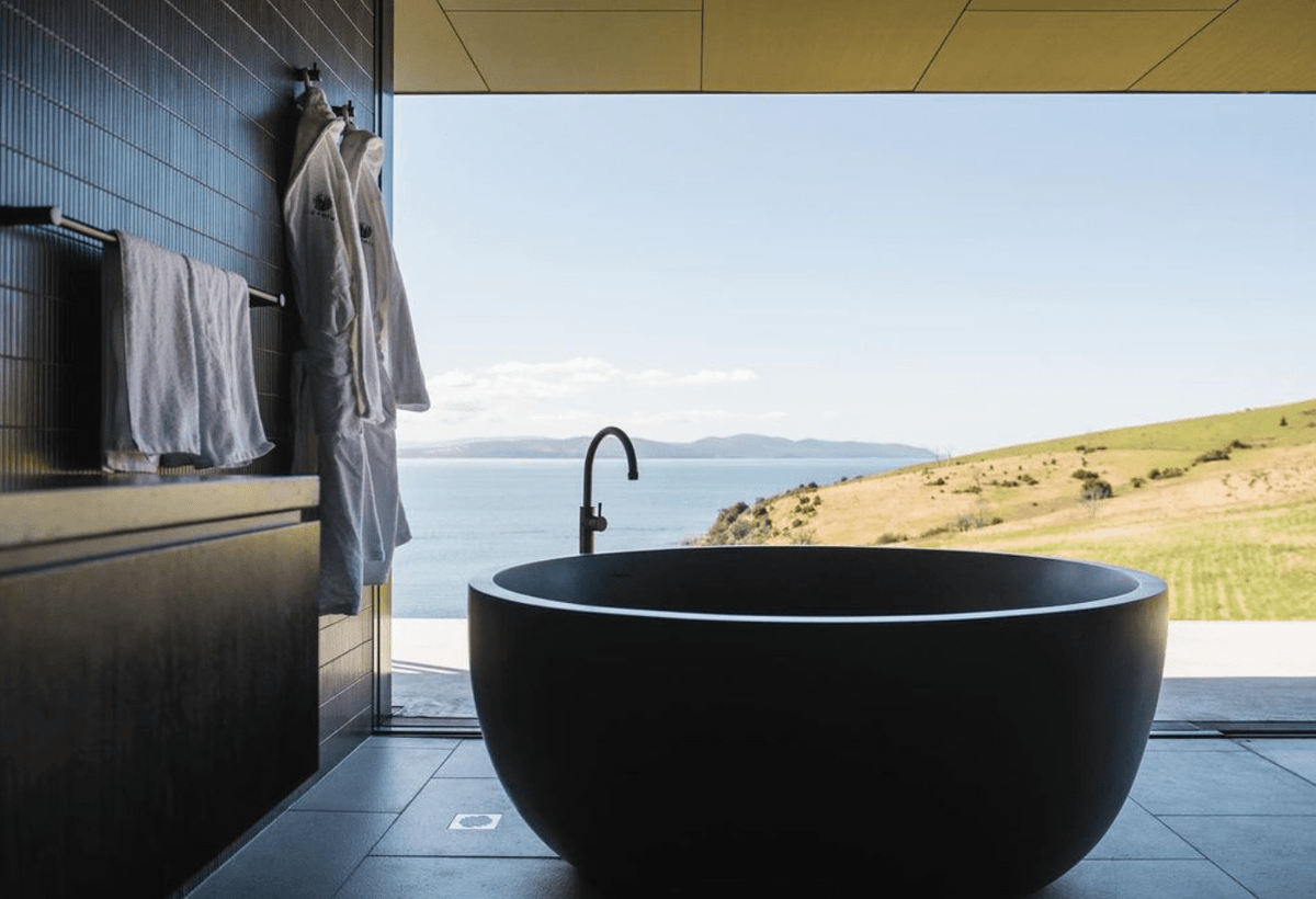 Romeo freestanding bath — bathroom lifestyle