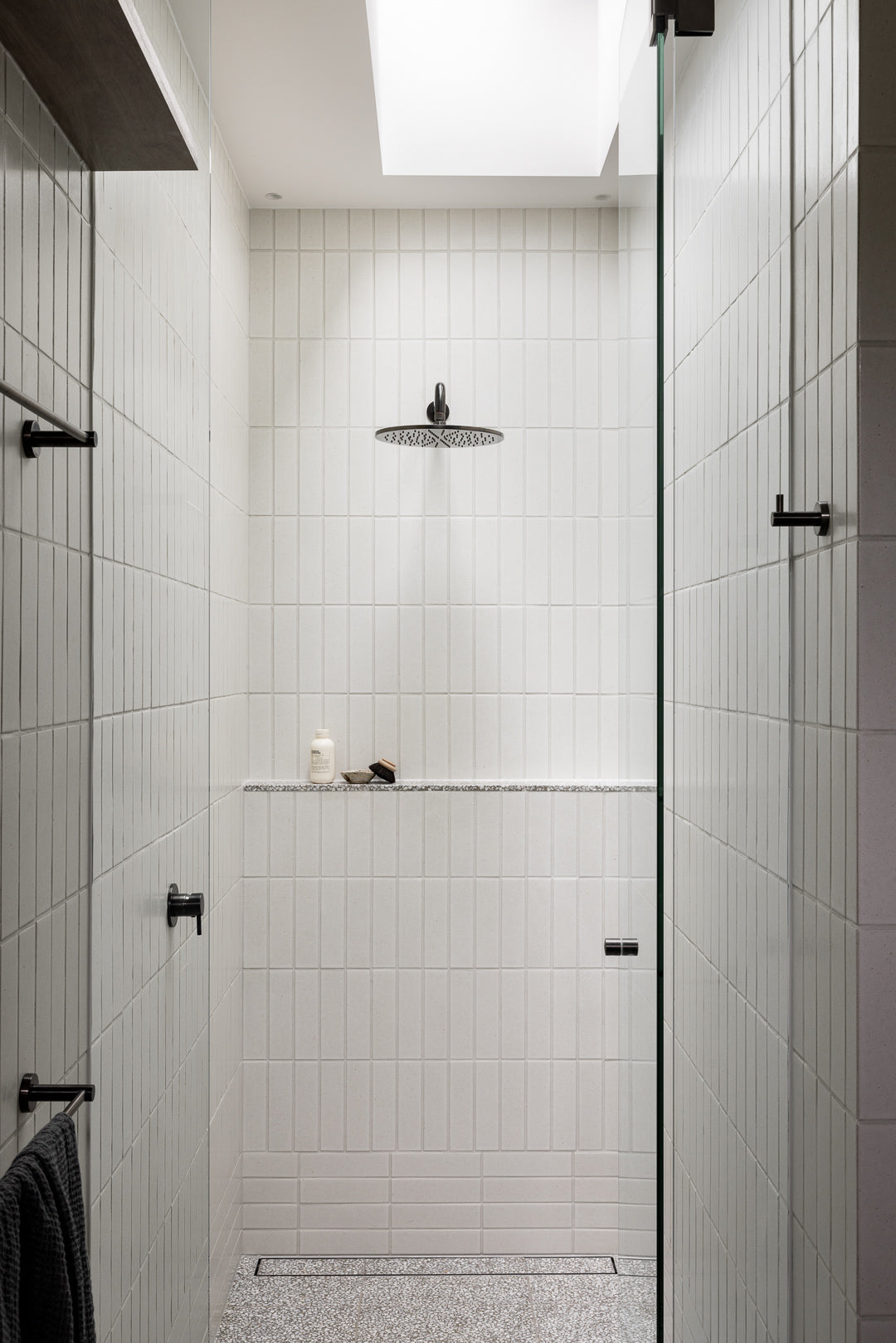 Round Wall Shower Curved Arm 400mm - Shadow Gunmetal