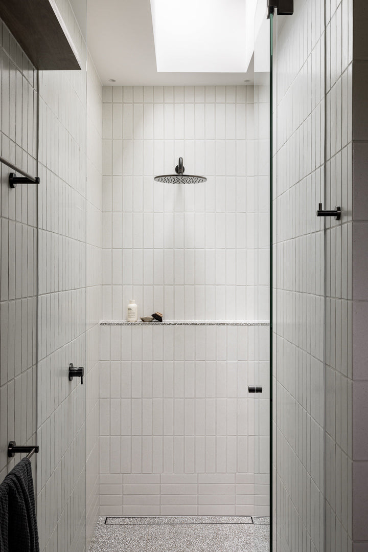 Round Wall Shower Curved Arm 400mm - Shadow Gunmetal