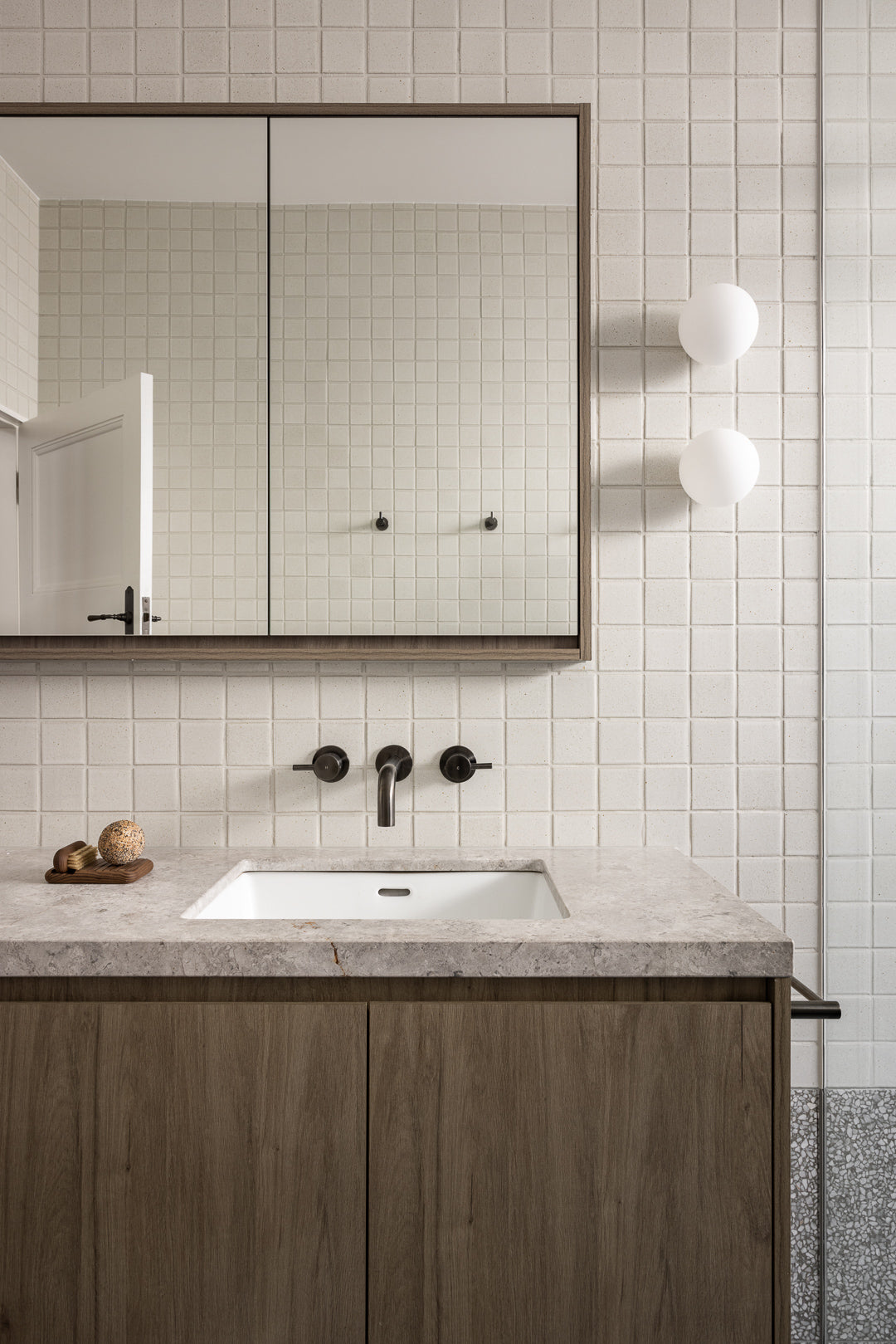 Round Quarter Turn Wall Top Assemblies - Shadow Gunmetal