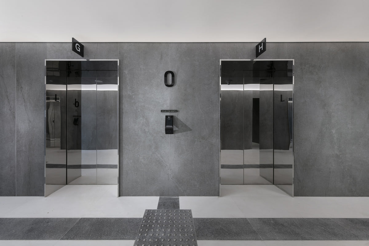 Soke Dekton 8mm in a commercial interior setting