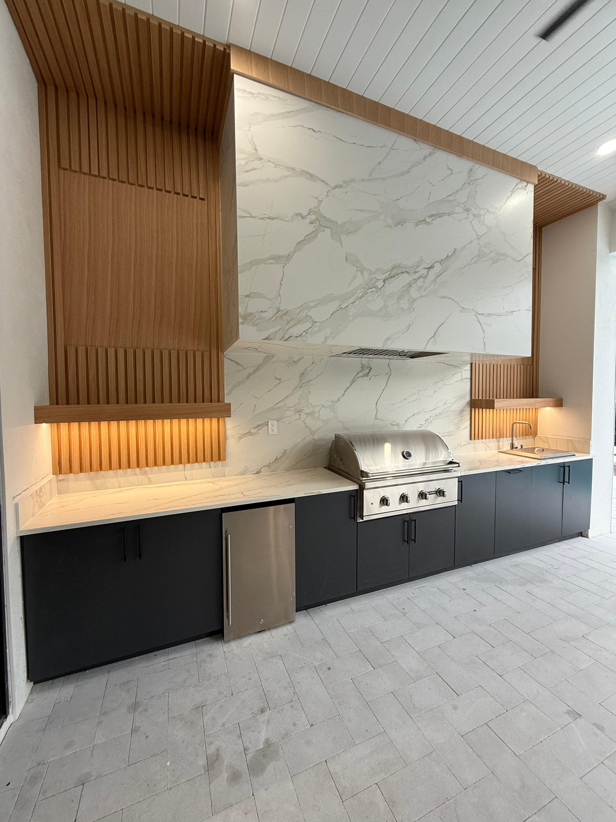 Morpheus Dekton Optimma 4mm in an outdoor setting