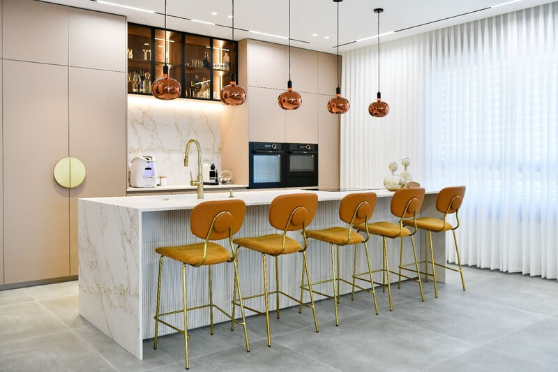 Dekton Entzo22 on a kitchen island with bar stools
