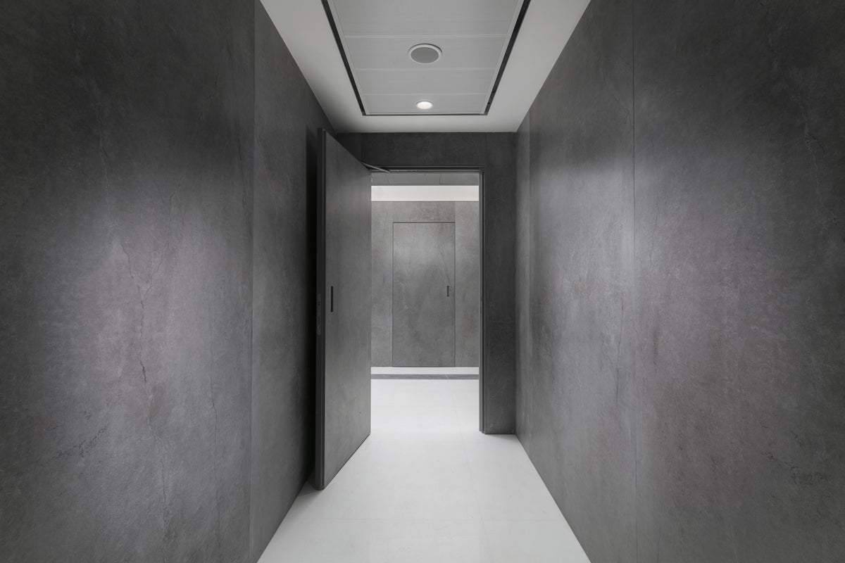 Soke Dekton 8mm in a hallway or staircase setting