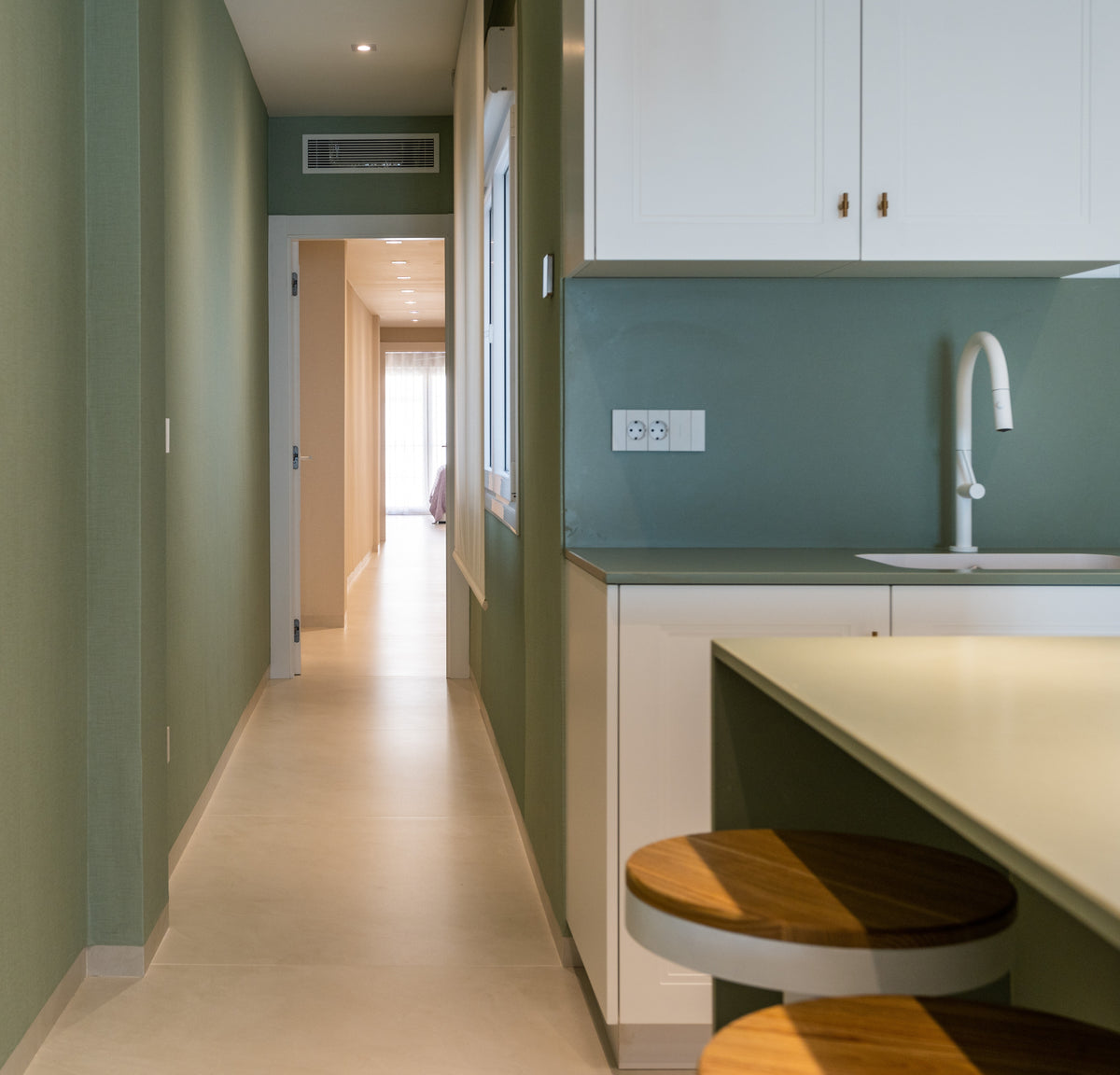 Albarium Dekton 8mm in a kitchen setting