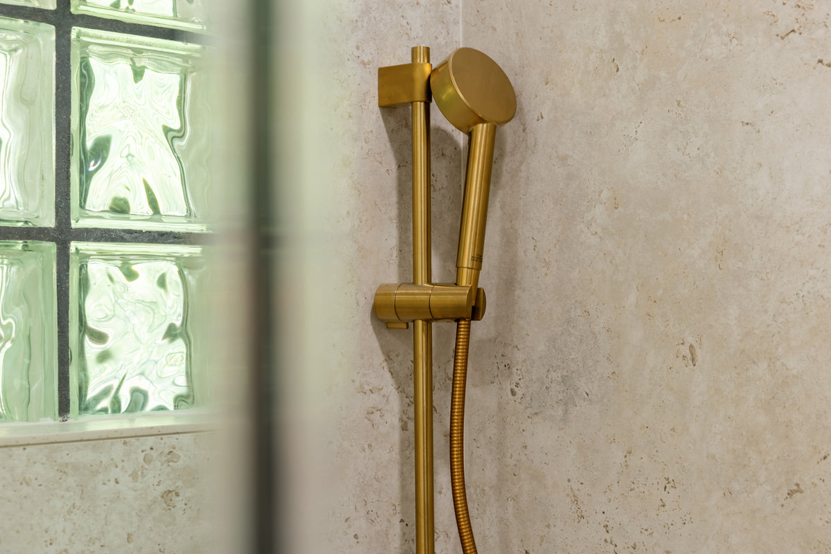 Sabbia Dekton 8mm in a bathroom setting