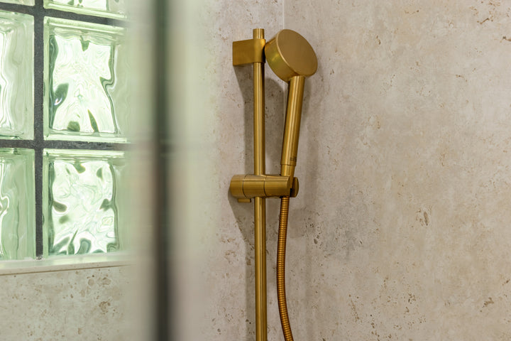 Sabbia Dekton 8mm in a bathroom setting