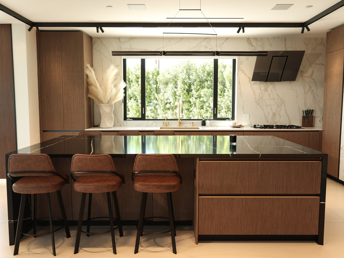 Entzo22 Dekton 8mm in a kitchen setting
