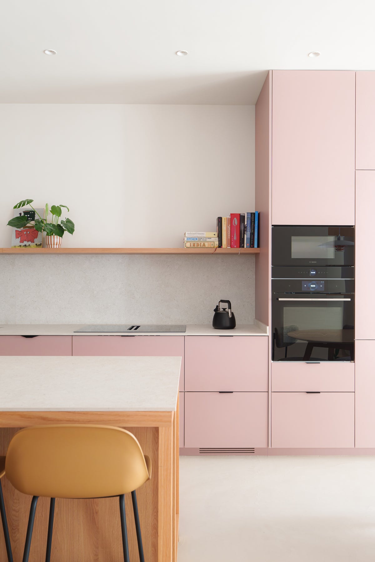 Nebbia Dekton 8mm in a kitchen setting