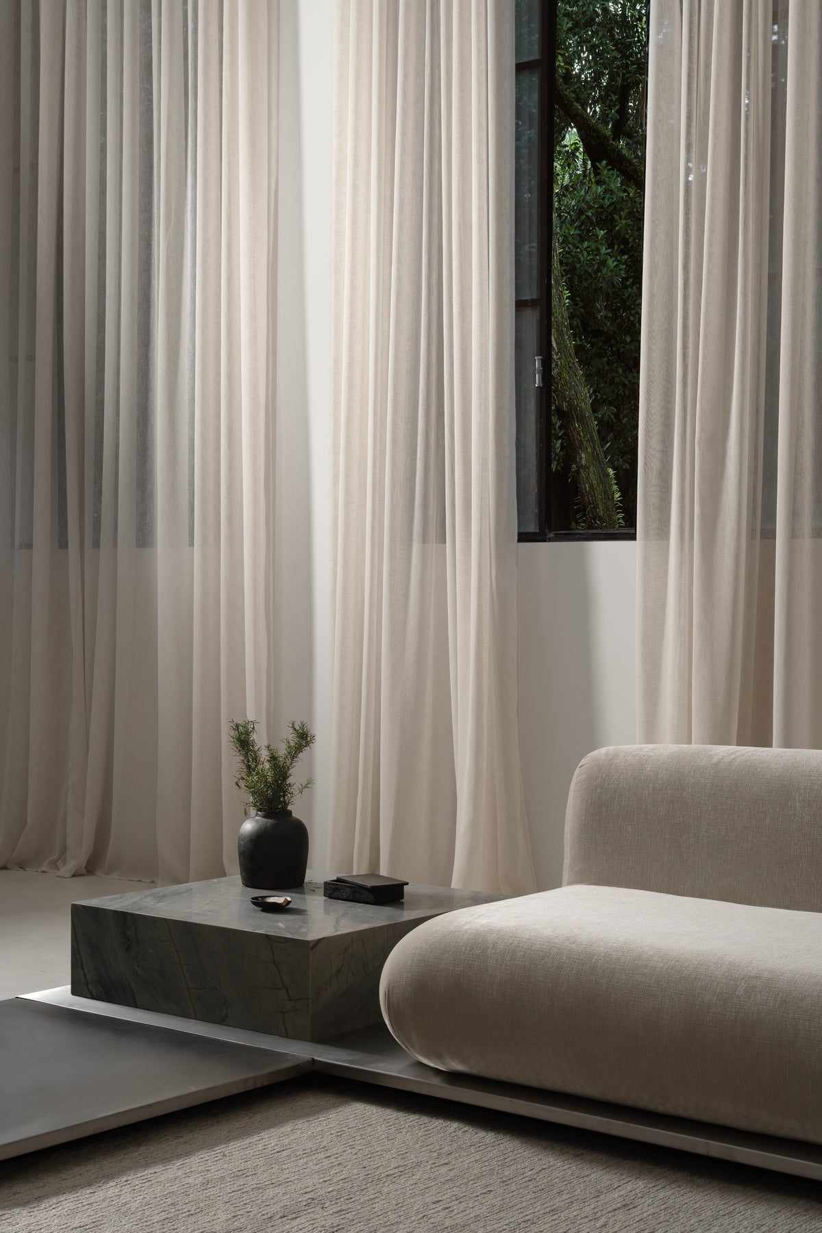 Sandik Dekton 8mm in a living area setting