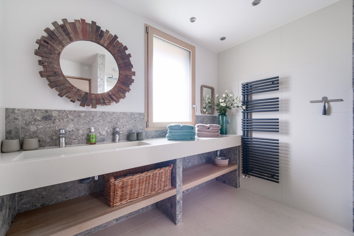 Danae Dekton 8mm in a bathroom setting