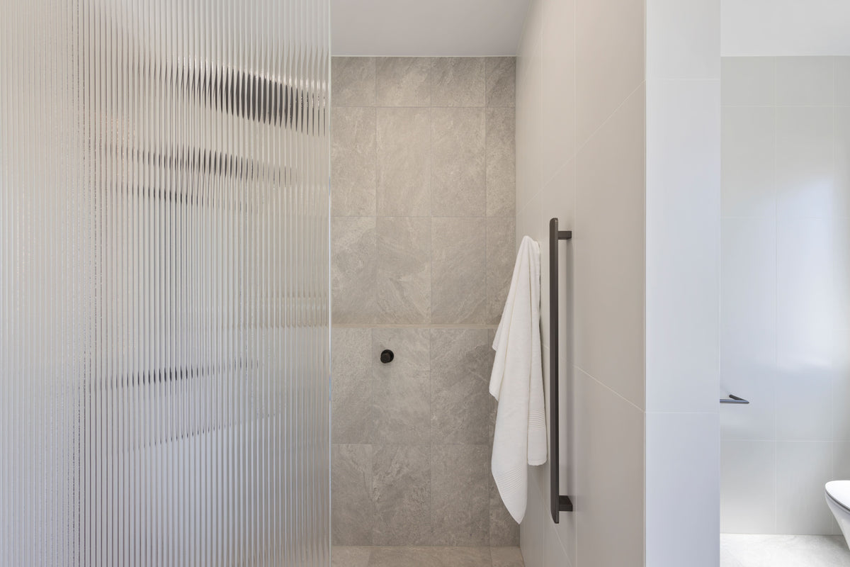 Marina Dekton 8mm in a bathroom setting